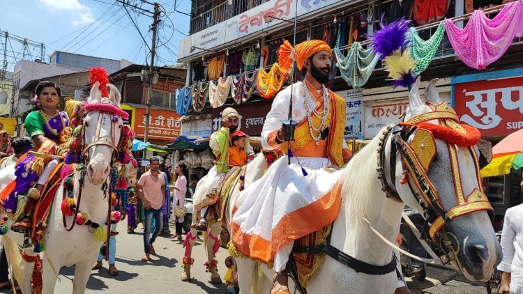 चित्तथरारक मर्दानी खेळ शिवमय वातावरणात पन्हाळगडावरील तोफ गाड्यांची शोभायात्रा मोठ्या उत्साहात