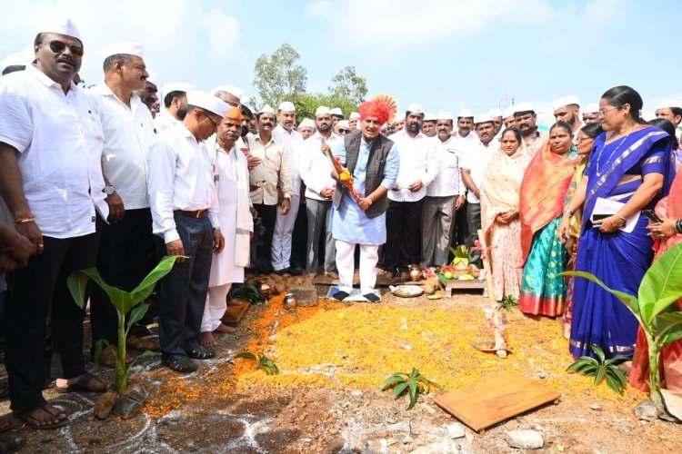 विद्युत पारेषण कंपनीच्या सीएसआर फंडातून गडमुडशिंगीतील जिल्हा परिषदेच्या शाळेच्या इमारतीचा पायाभरणी समारंभ संपन्न