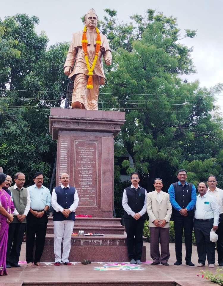 शिवाजी विद्यापीठात डॉ. बापूजी साळुंखे यांची जयंती उत्साहात साजरी