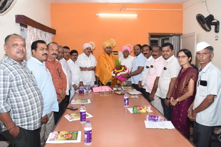 गोकुळ कर्मचारी पतसंस्थेच्या वतीने गोकुळचे चेअरमन नविद मुश्रीफ यांचा सत्कार