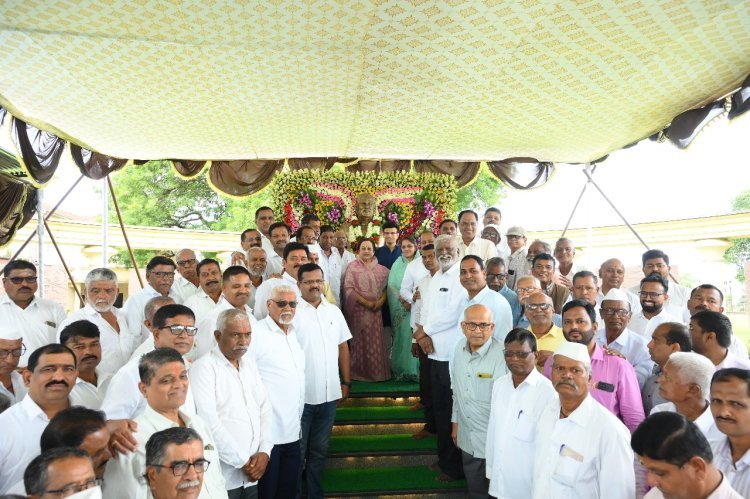 शाहू कारखाना कार्यस्थळावर राजे विक्रमसिंहजी घाटगे यांना जयंतीनिमित्त विविध उपक्रमांनी अभिवादन